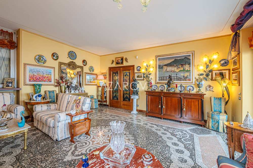 Villa te koop in Stresa aan de oever van het meer