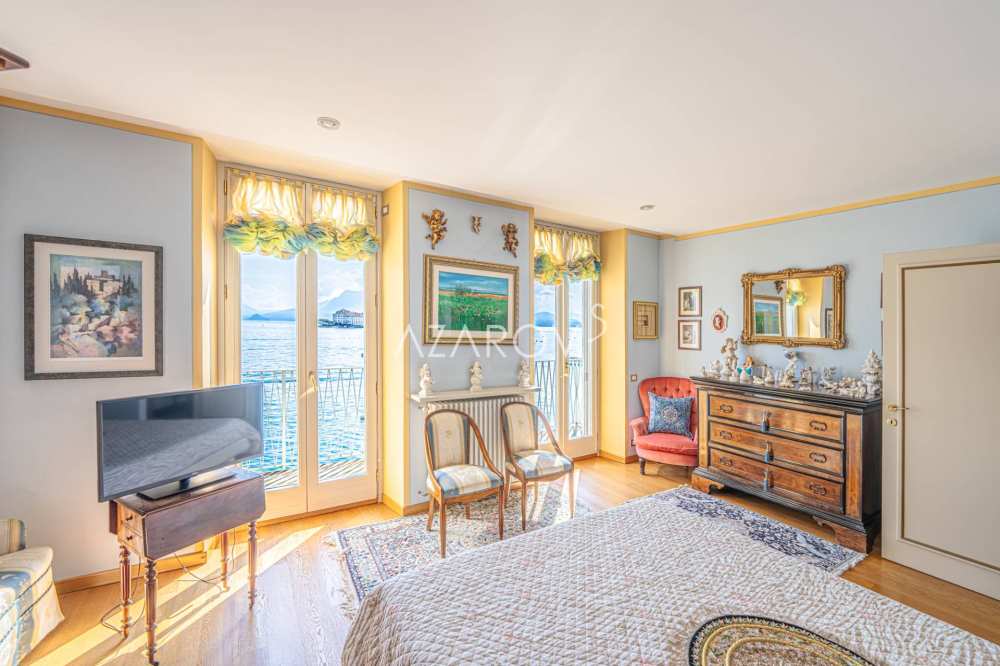 Villa te koop in Stresa aan de oever van het meer