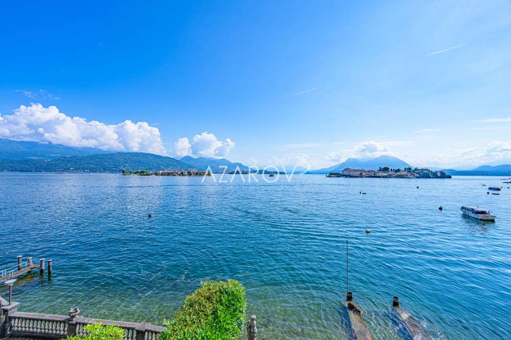 Villa te koop in Stresa aan de oever van het meer