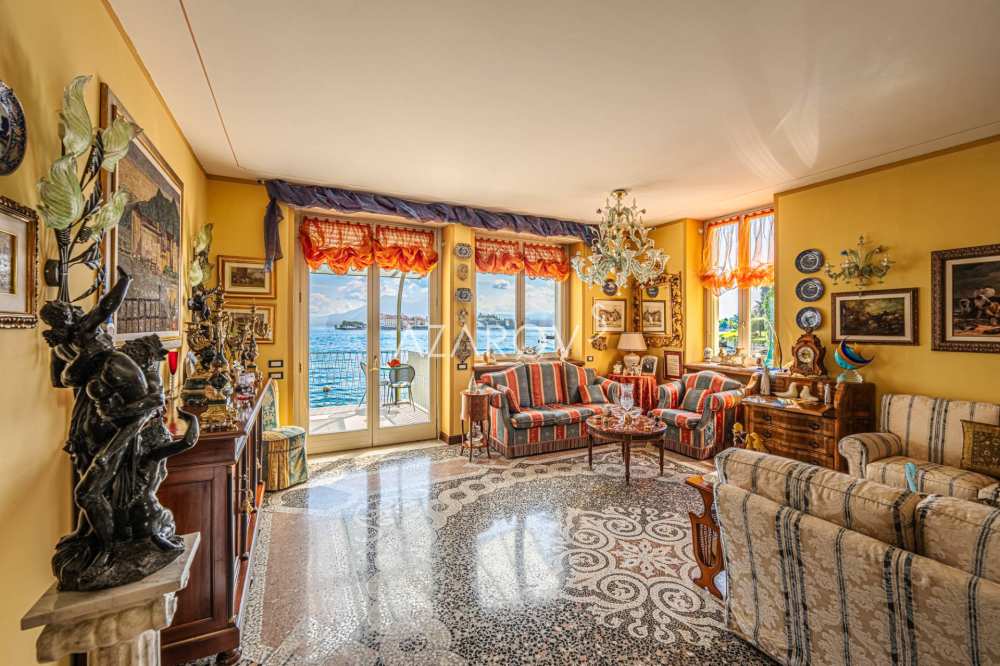 Villa zum Verkauf in Stresa am Seeufer