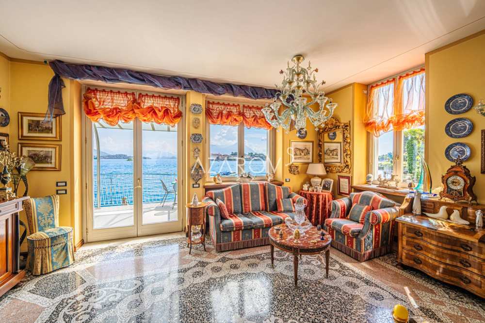 Villa te koop in Stresa aan de oever van het meer