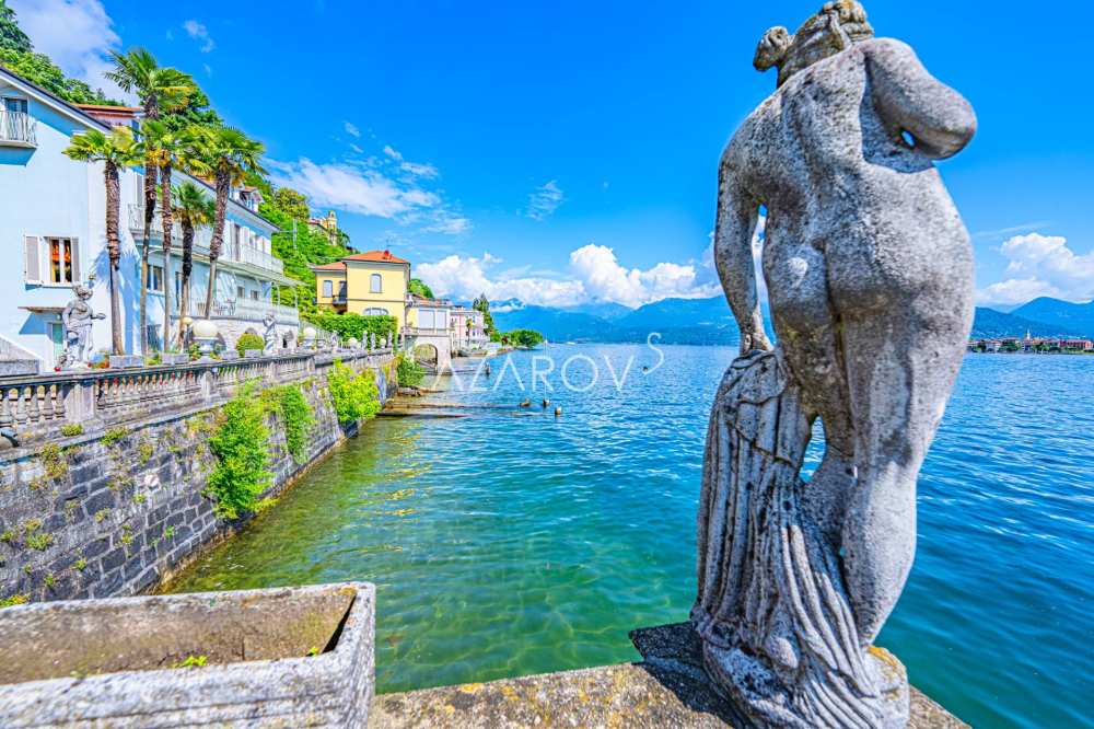 Villa te koop in Stresa aan de oever van het meer