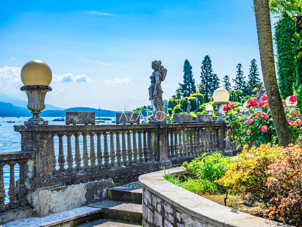 Villa zum Verkauf in Stresa am Seeufer