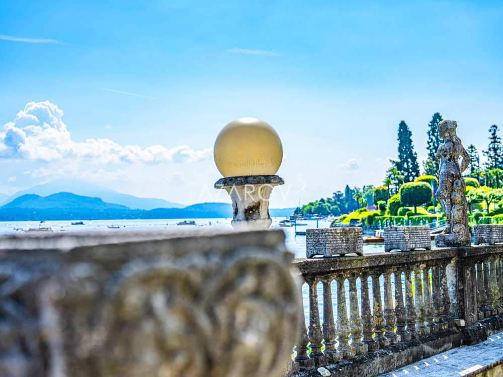 Villa te koop in Stresa aan de oever van het meer