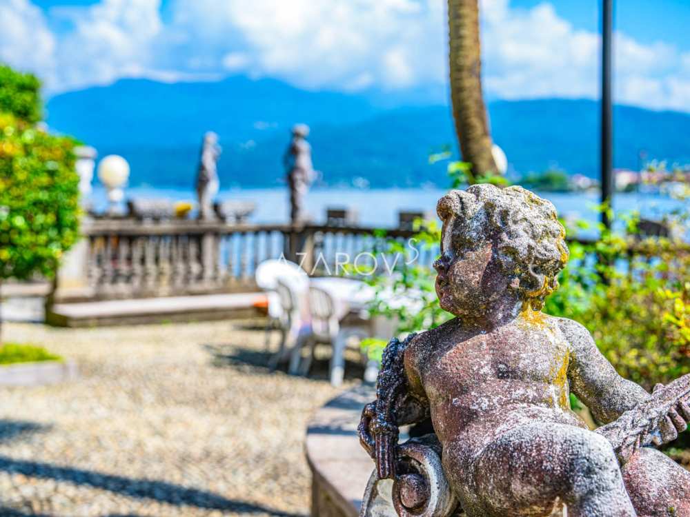 Villa te koop in Stresa aan de oever van het meer