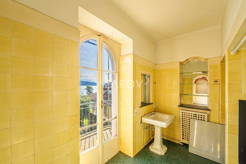 Villa til renovering i Stresa