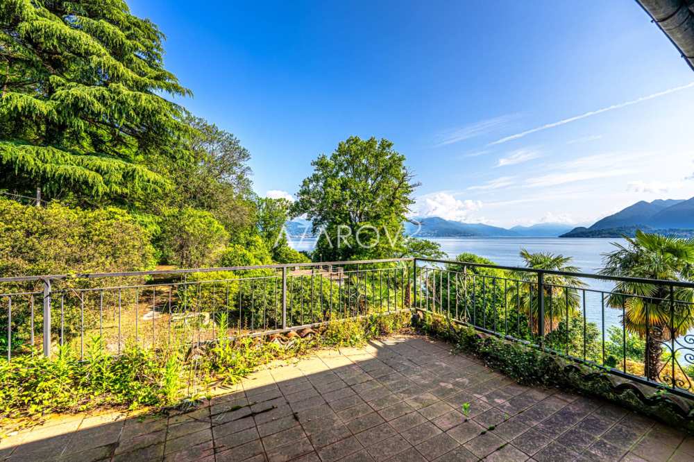 Villa to renovate in Stresa