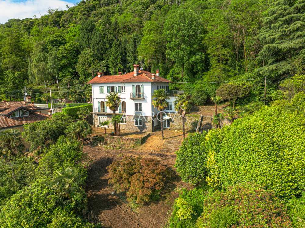 Villa til renovering i Stresa