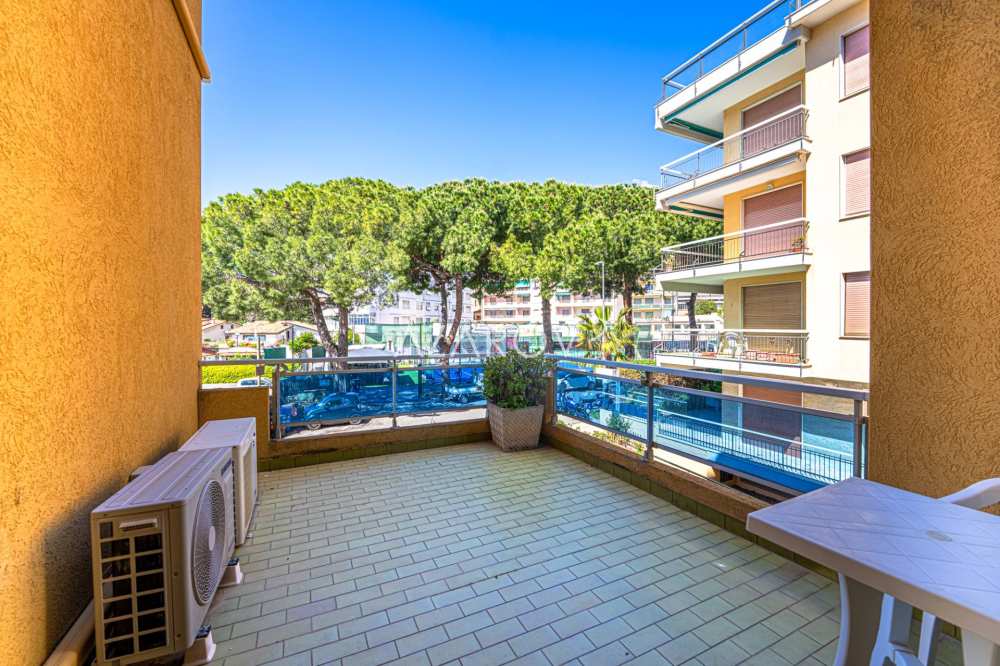 Apartment in Sanremo 313 m2 by the sea