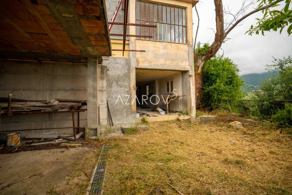 Casa em restauração em Sanremo