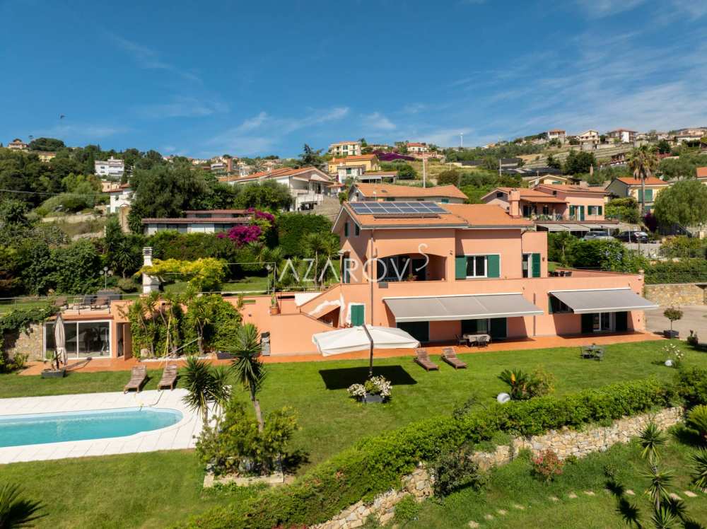 Villa te koop in Sanremo met uitzicht op zee 