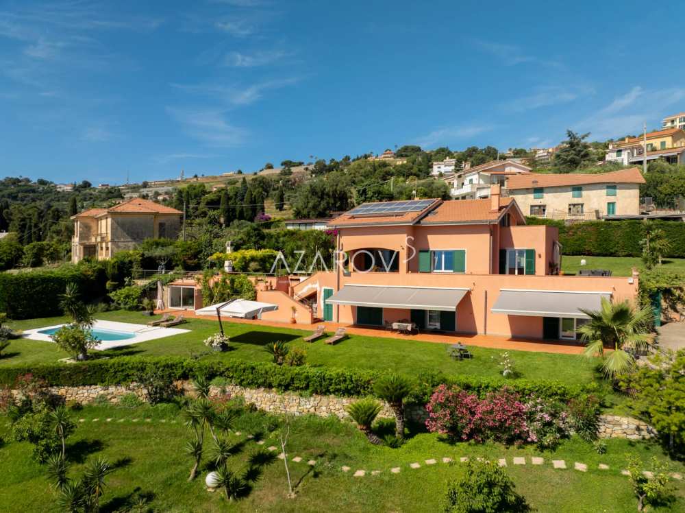 Villa zum Verkauf in Sanremo mit Meerblick 