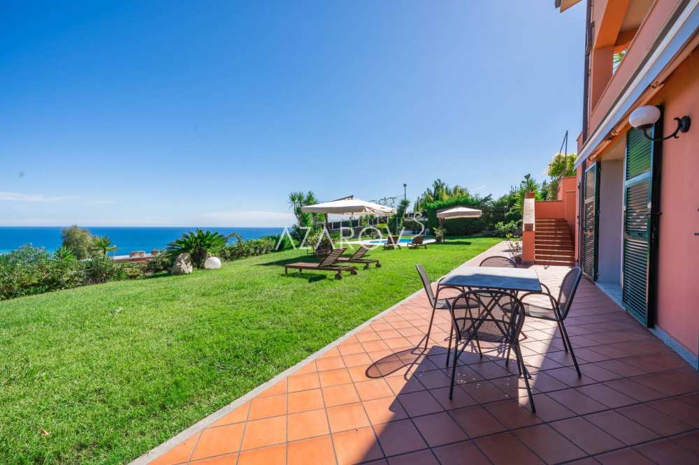 Villa à vendre à Sanremo avec vue sur la mer 