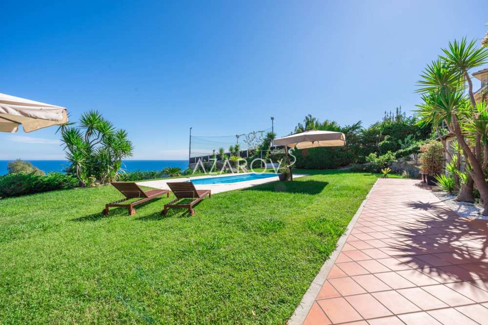 Villa for sale in Sanremo with sea views 