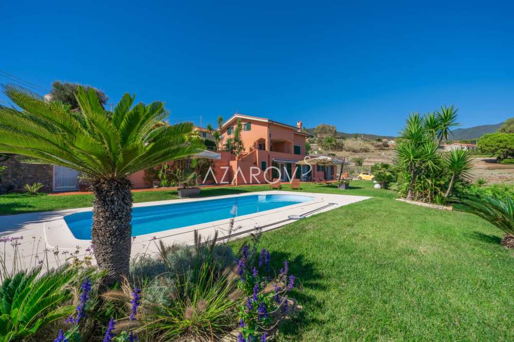 Villa à vendre à Sanremo avec vue sur la mer 