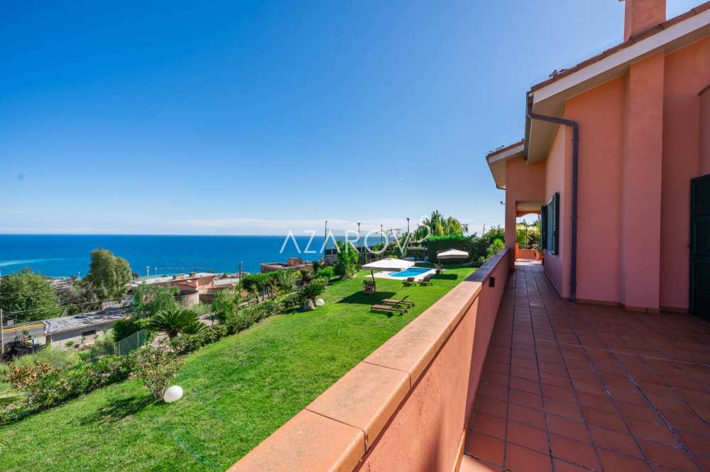 Villa te koop in Sanremo met uitzicht op zee 