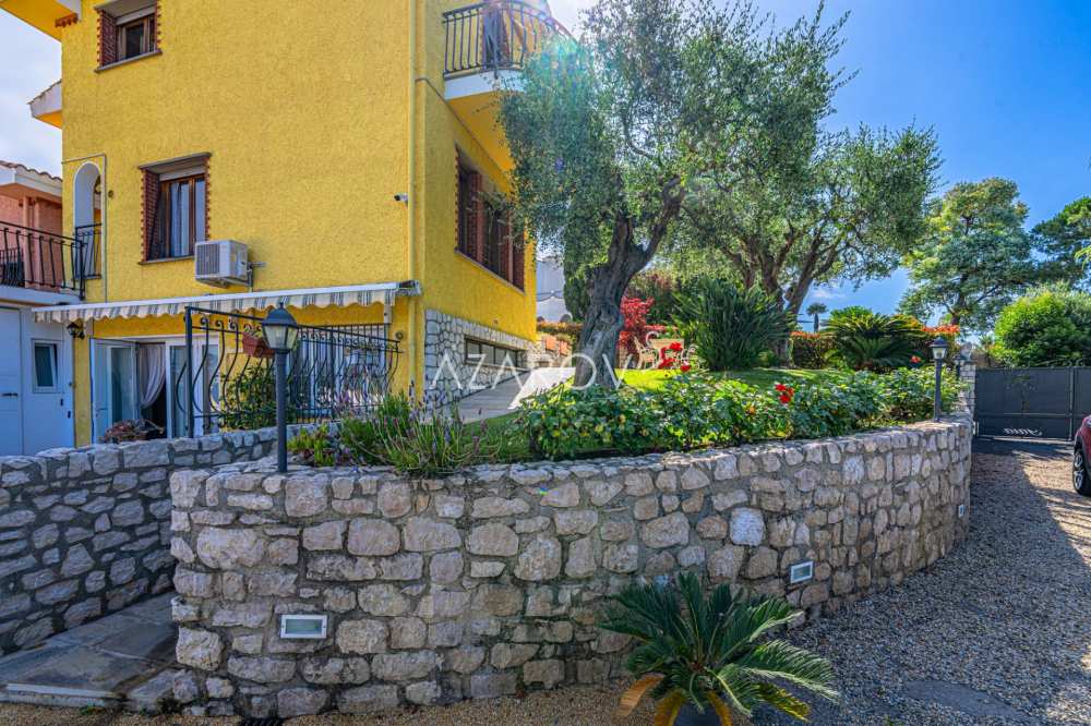 Bordighera'da Monako manzaralı villa 