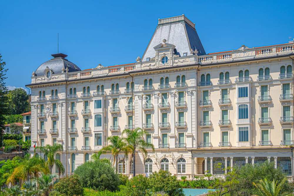 Se vende apartamento de dos habitaciones junto al mar en San Remo.