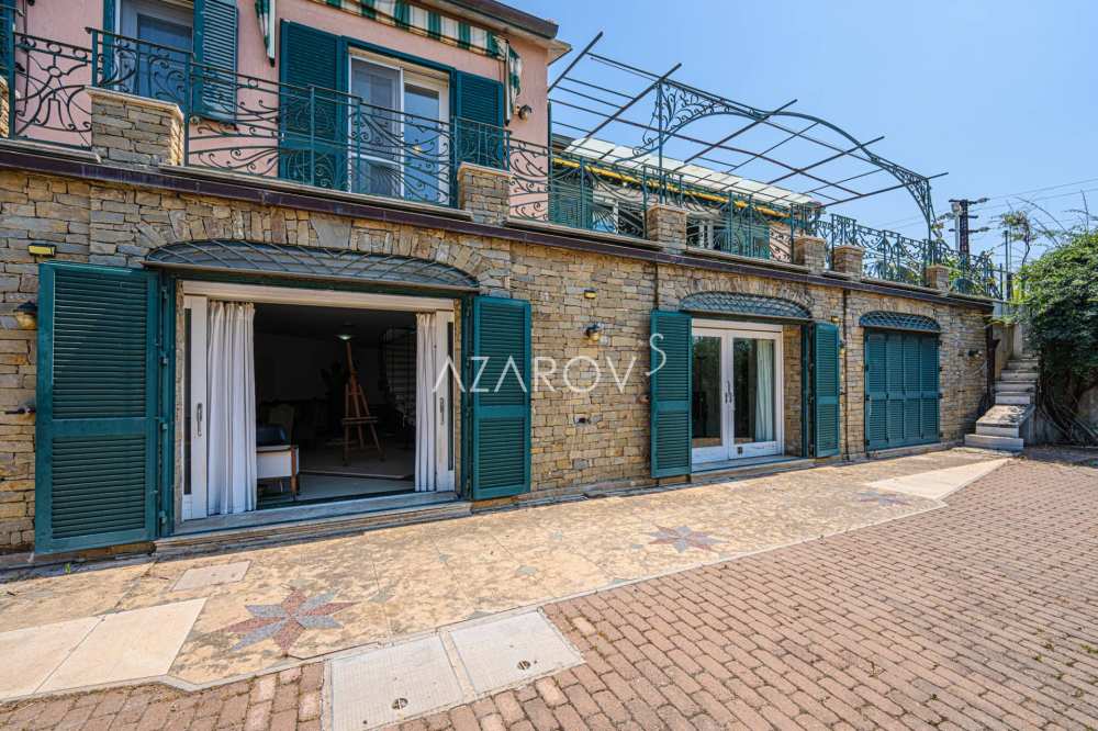 Sanremo'da deniz manzaralı villa