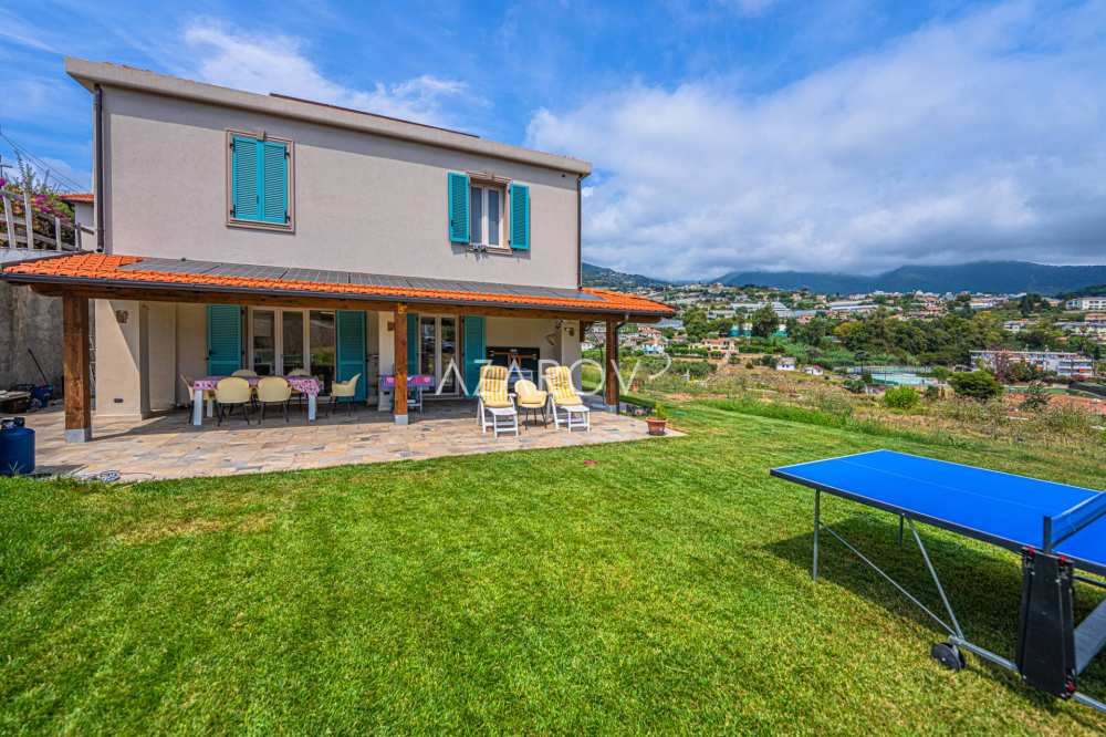 Villa neuve à Sanremo avec vue sur la mer