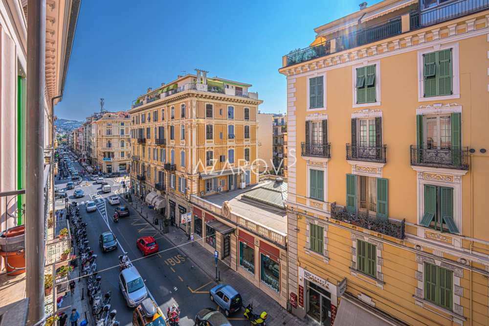 Apartamento de cuatro habitaciones en San Remo