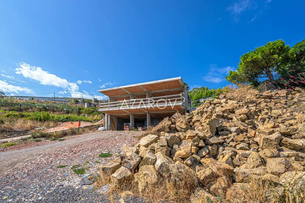 Nytt hus i Santo Stefano al Mare