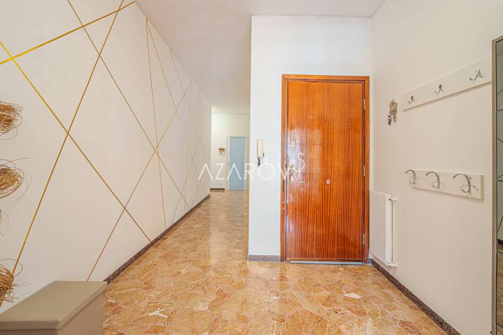 Apartamento de cuatro habitaciones en San Remo