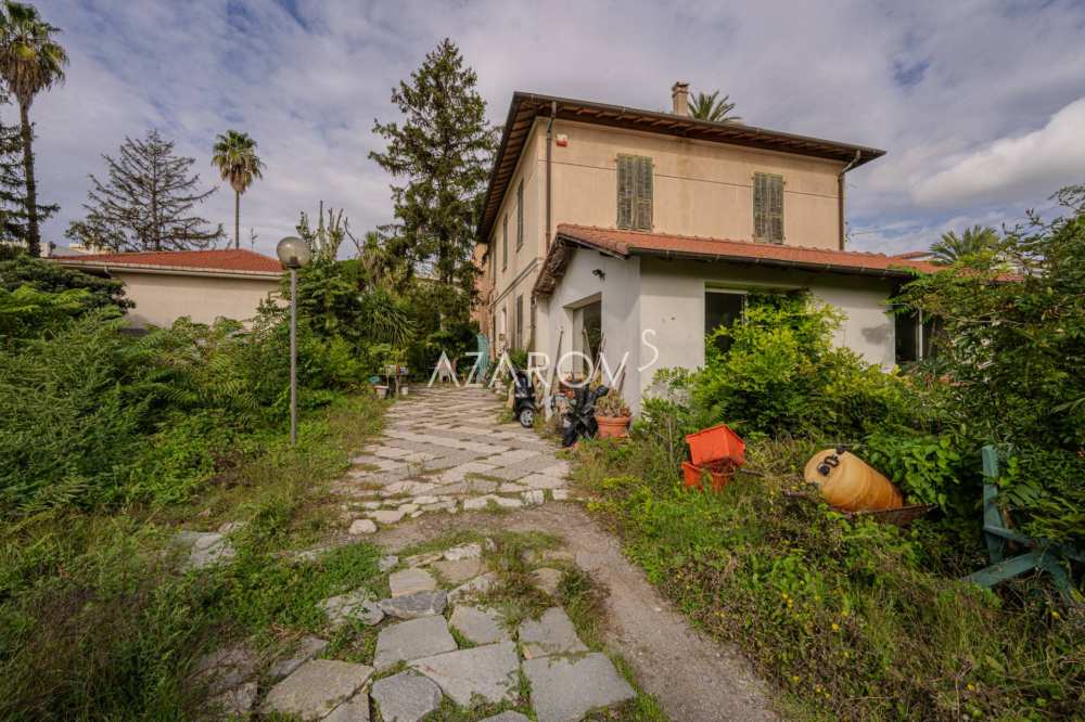 Villa i sentrum av Bordighera