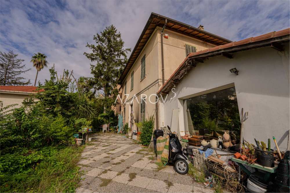 Bordighera'nın merkezinde villa