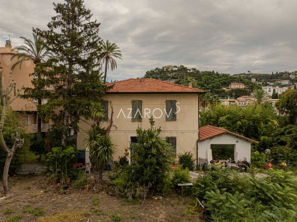 Bordighera'nın merkezinde villa