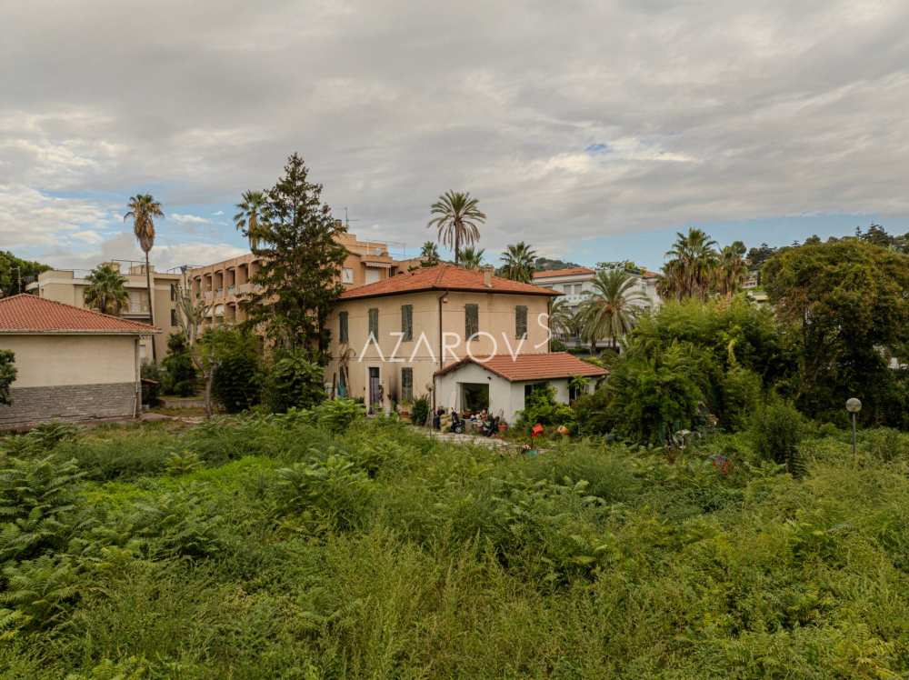 Villa i centrum af Bordighera