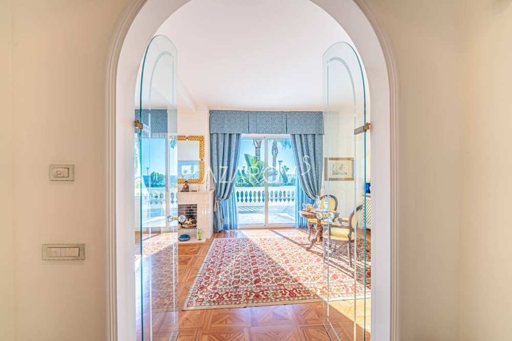 Luksusa villa pie jūras Sanremo