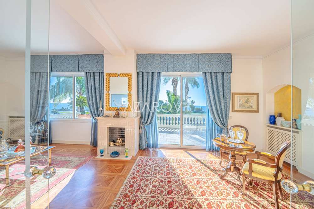 Luksusa villa pie jūras Sanremo