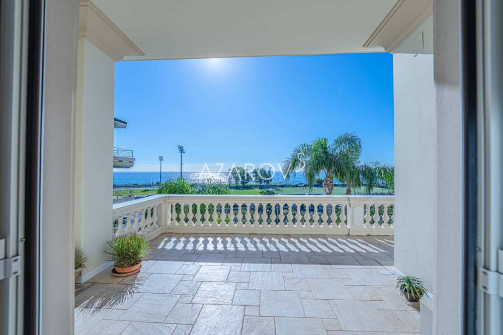 Luksusa villa pie jūras Sanremo