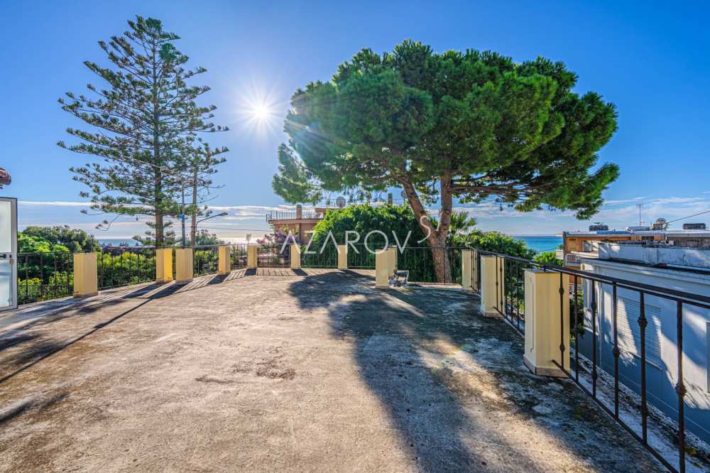 Sanremo'da deniz kenarında villa