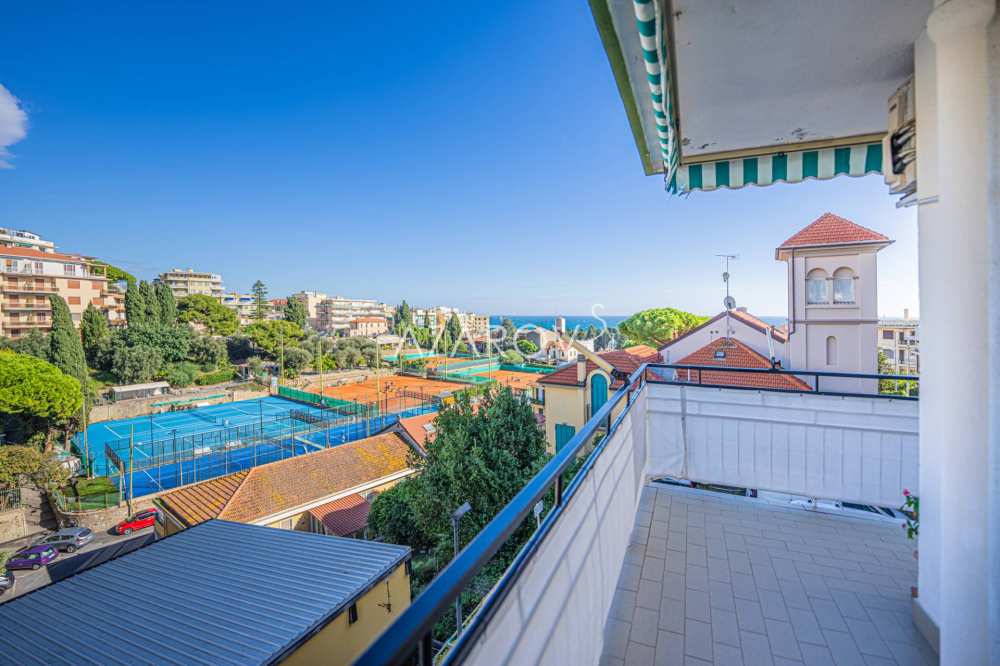 Apartamento de tres habitaciones en San Remo.